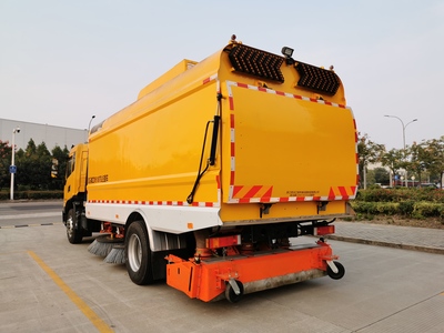 從清潔到守護 道路掃路車與防撞緩沖車的協同發展與創新